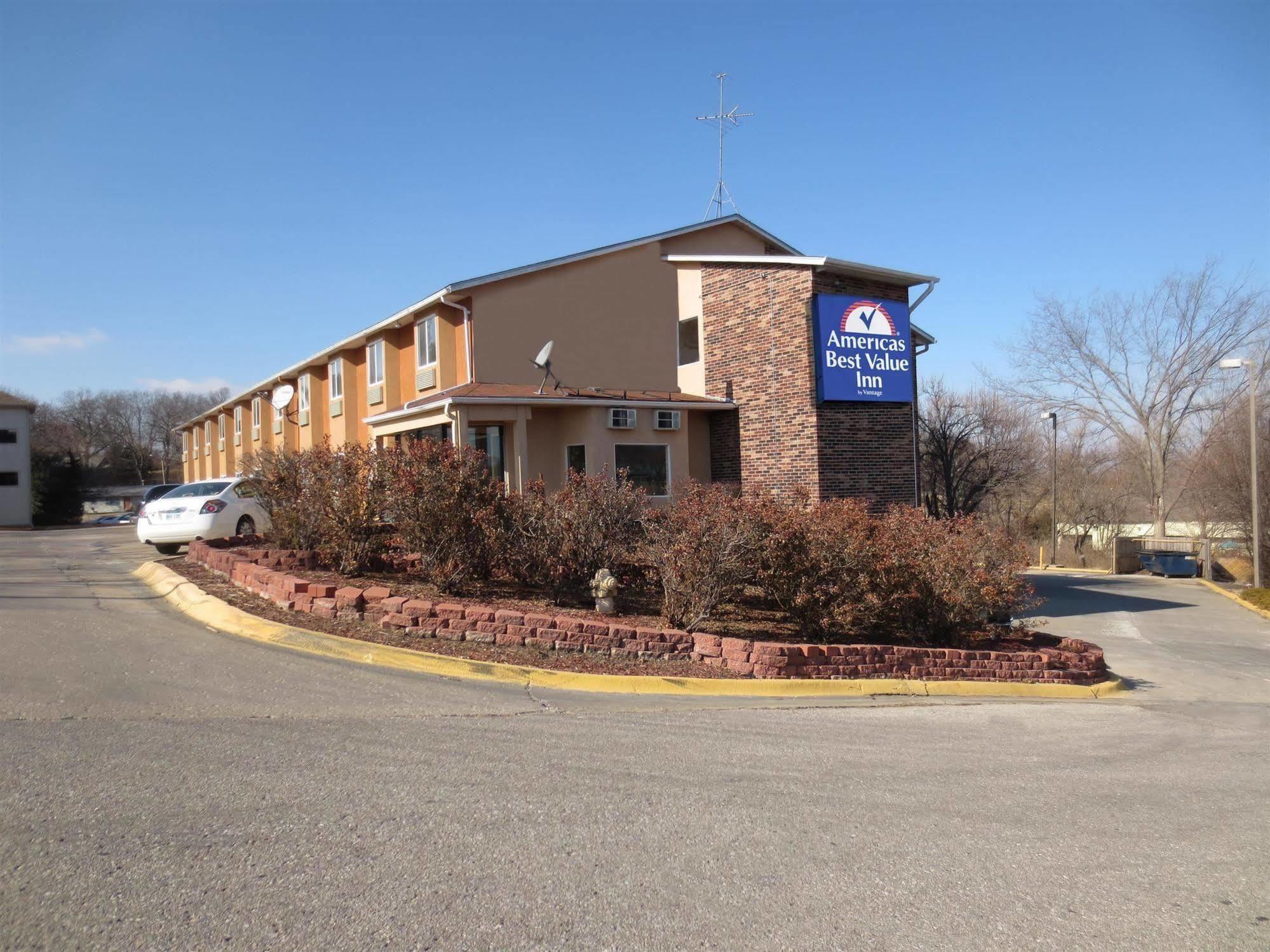American Best Value Inn Lawrence Luaran gambar
